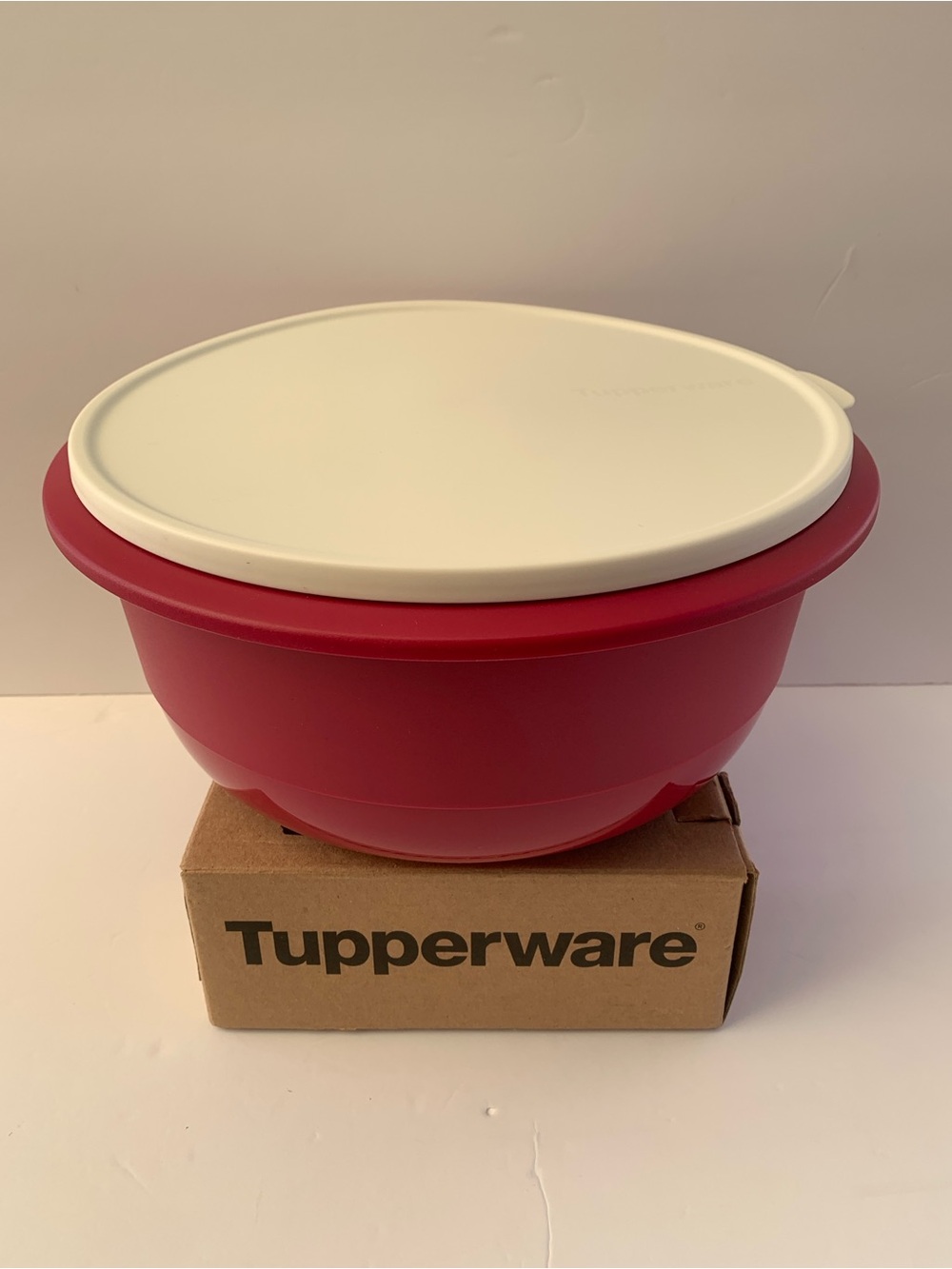 Tupperware Burgundy Bowl with Cream Lid 6 L (25 1/4 Cups)